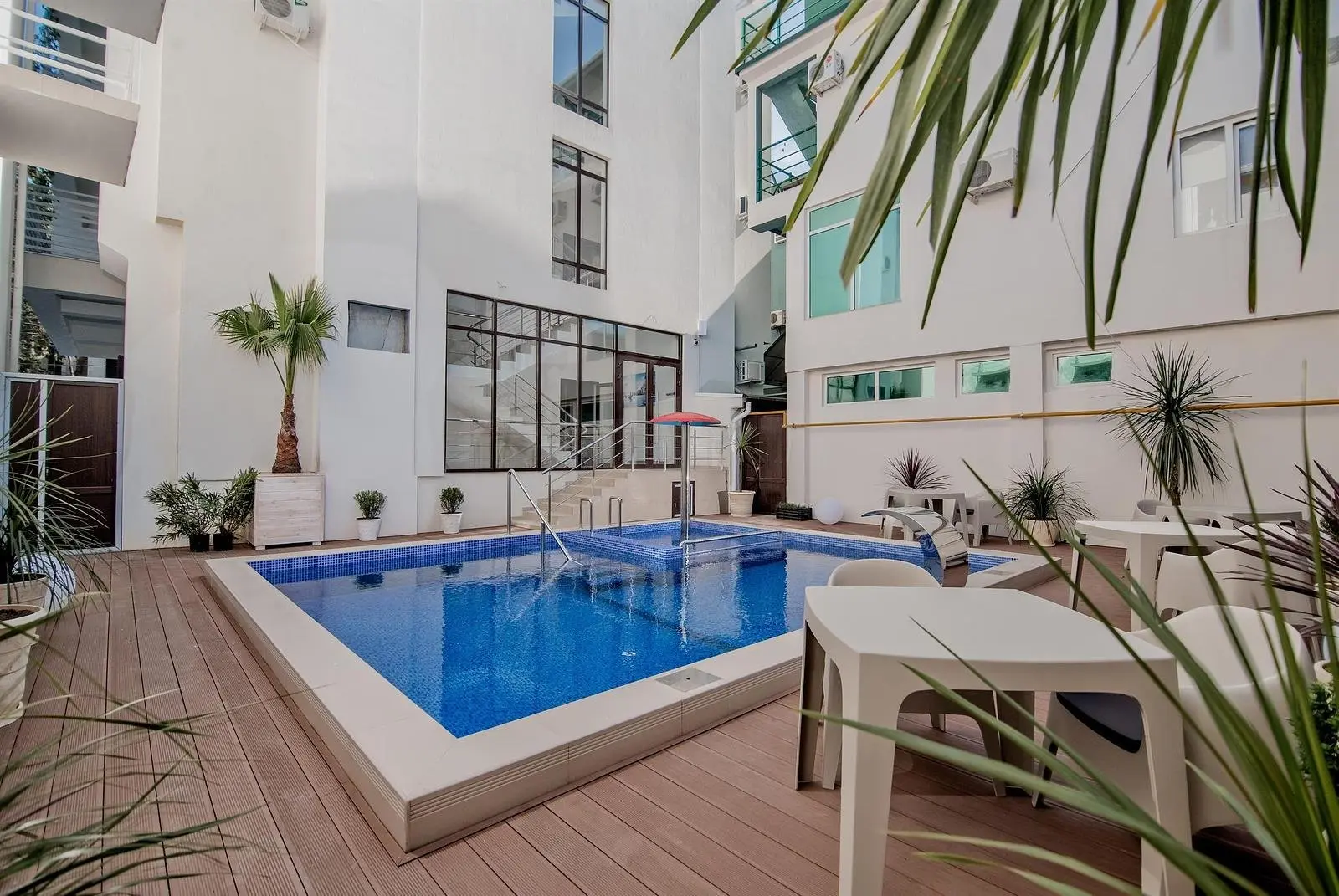 Бассейн | MIO Hotel, Краснодарский край