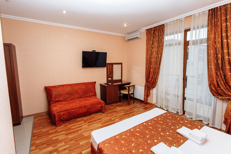 Стандартный 4-местный (с балконом)