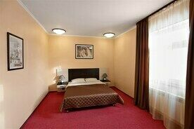 Люкс 3х местный 2 комнатный, Парк-отель Прага, Тюмень