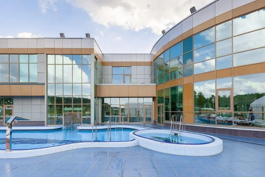 Открытый бассейн | Ramada by Wyndham Yekaterinburg Hotel & Spa, Свердловская область