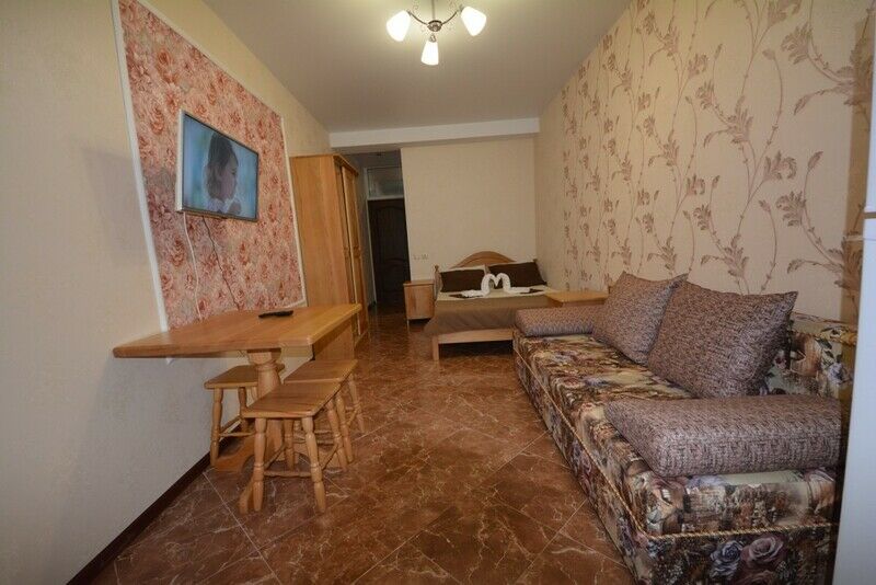 Трехместный-номер-с-балконом-16