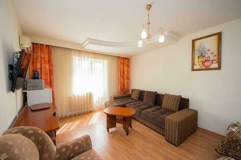 Семейный Люкс 5-местный 2-комнатный (с балконом)