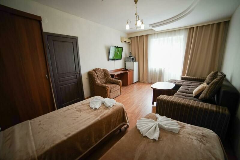 Семейный Люкс 5-местный 2-комнатный (с балконом)