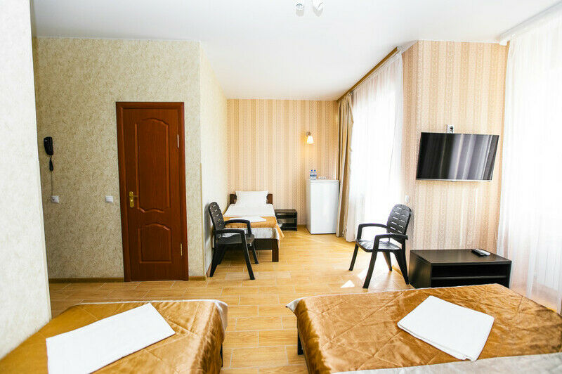 Комфорт 4-местный (с балконом и видом на море)