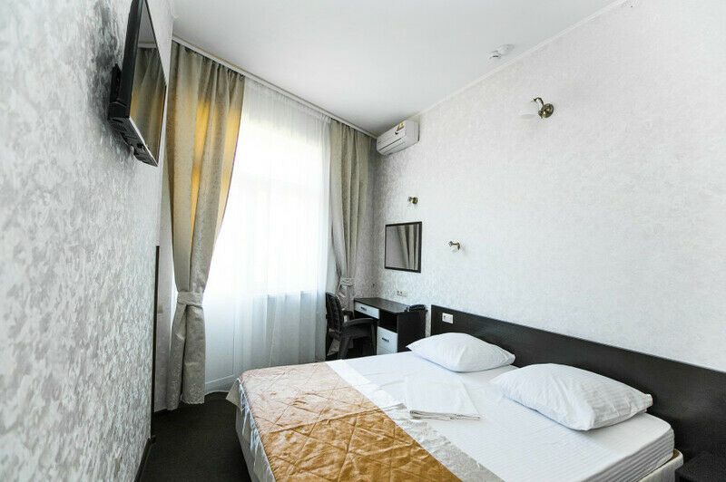 Люкс 2-местный 2-комнатный (с балконом и видом на море)