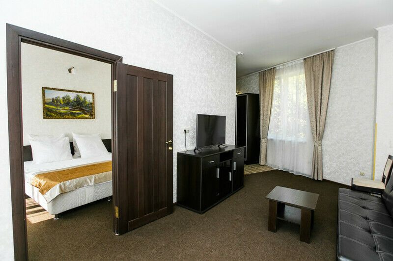 Люкс 2-местный 2-комнатный (с балконом и видом на море)