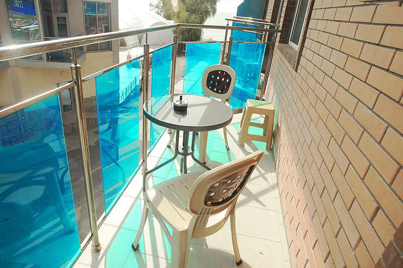 Люкс 2-местный 2-комнатный (с балконом и видом на море)