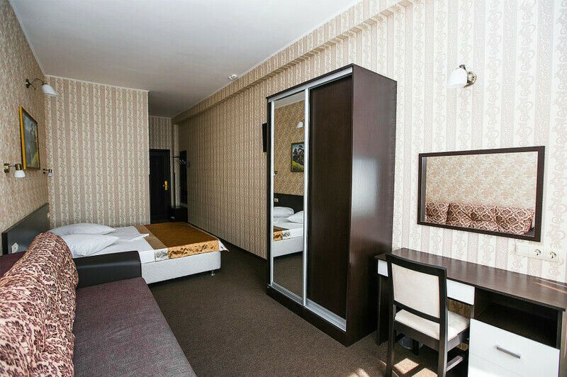 Полулюкс 2-местный (с балконом и видом  на море)