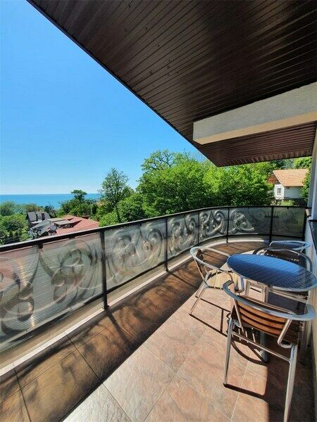 Улучшенный 2-местный балкон