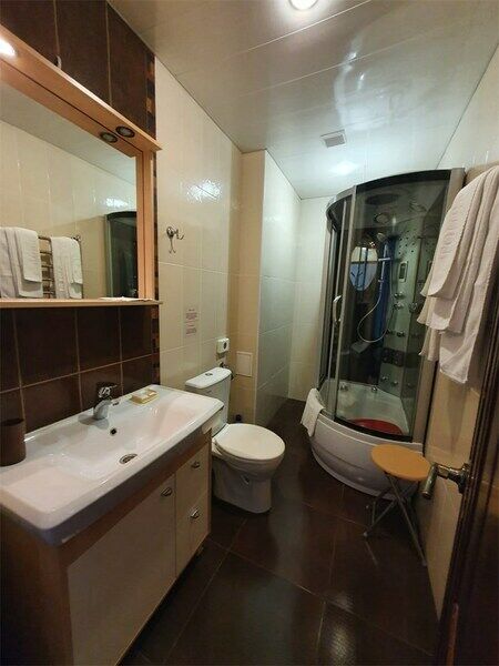 Улучшенный 2-местный санузел