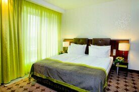 Двухместный номер Deluxe двуспальная кровать, Гостиница Амбассадор Отель Калуга, Калуга