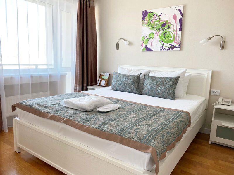 Джуниор сюит 2-местный 1-комнатный (вид на озеро)