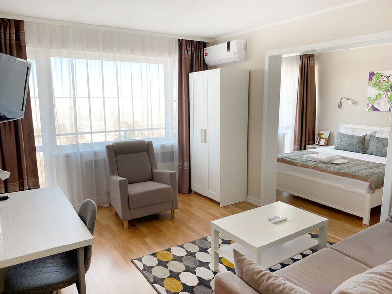 Джуниор сюит 2-местный 1-комнатный (вид на озеро)