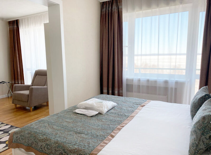 Джуниор сюит 2-местный 1-комнатный (вид на озеро)