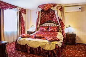 Двухместный люкс Premier двуспальная кровать, Гостиница Измайлово Бета, Москва