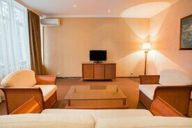 Двухместный люкс двуспальная кровать, Отель Arthurs Spa Hotel by Mercure, Мытищи