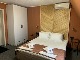 Двухместный люкс двуспальная кровать, Отель Континент, Астрахань