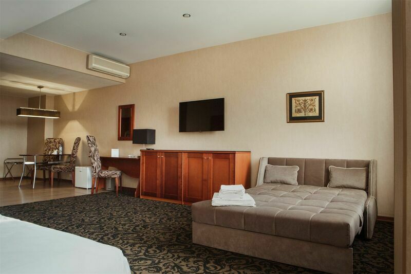 Бизнес 3-местный (DBL/TWIN, диван)