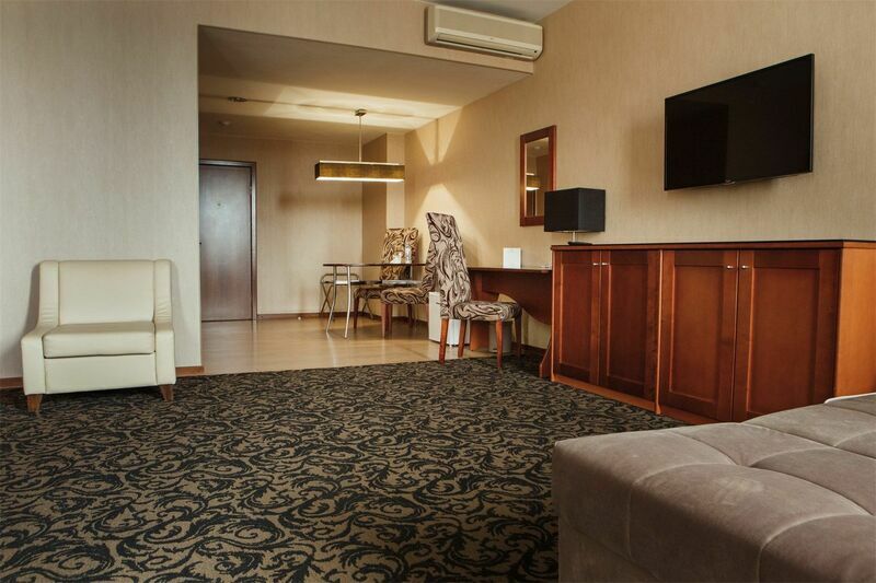 Бизнес 3-местный (DBL/TWIN, диван)