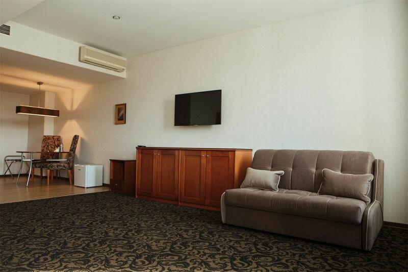 Бизнес 3-местный (DBL/TWIN, диван)