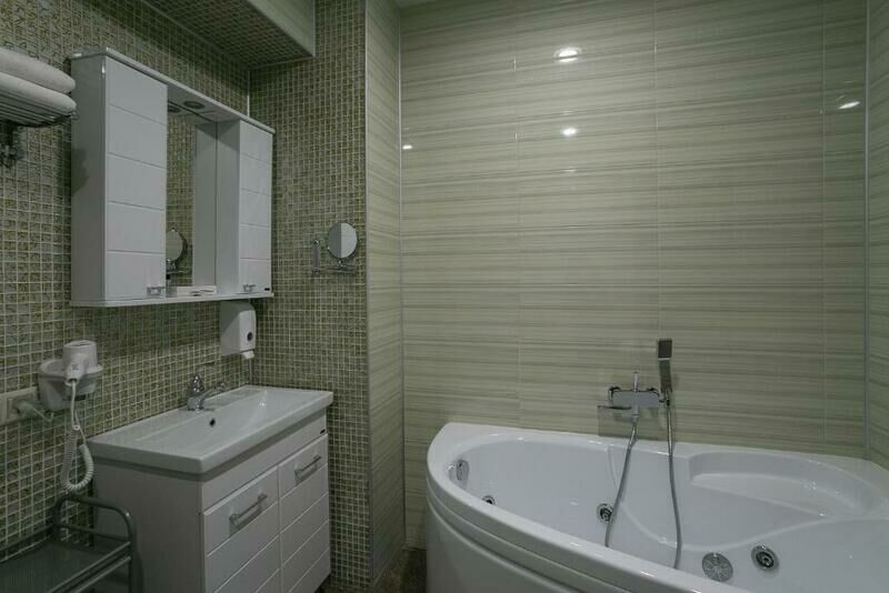 Люкс 2-местный 2-комнатный (с джакузи)