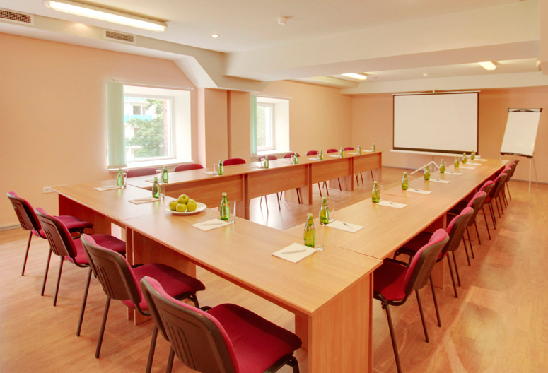 Средний конференц-зал