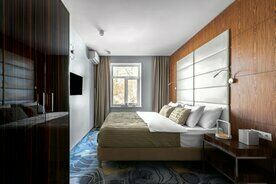 Двухместный номер Deluxe двуспальная кровать, Гостиница V Hotel & Rooftop Lounge, Владивосток