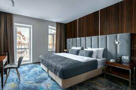 Luxe с балконом, Гостиница V Hotel & Rooftop Lounge, Владивосток