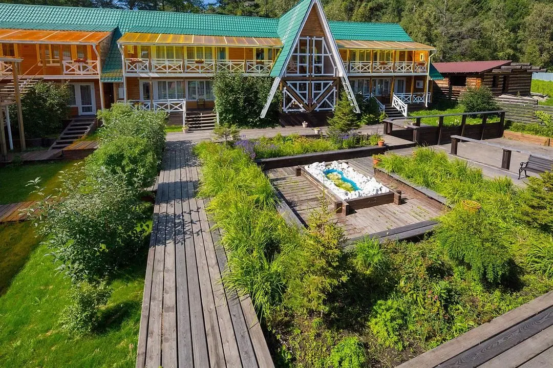 Гостиничный комплекс Крестовая Падь, поселок Листвянка, Иркутская область