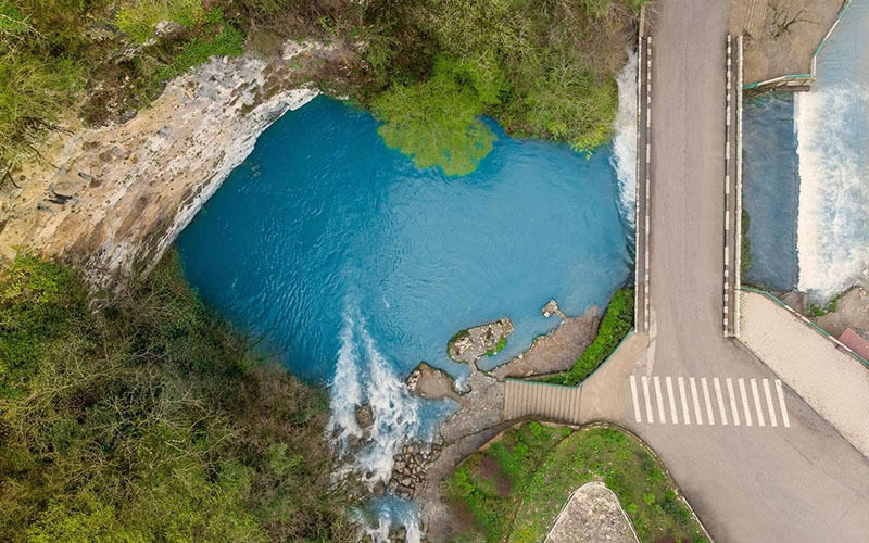 Голубое озеро