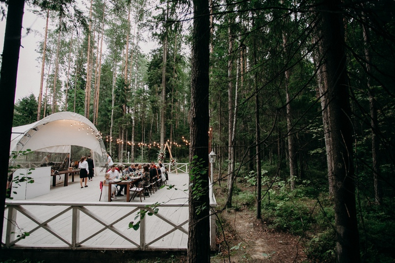 Шатер в лесу