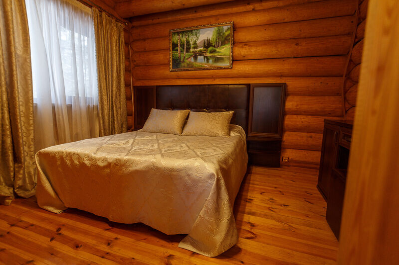 Люкс 3-местный 3-комнатный (в Зеркальном срубе)