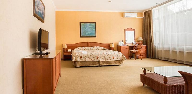 Люкс 4-местный семейный СПА