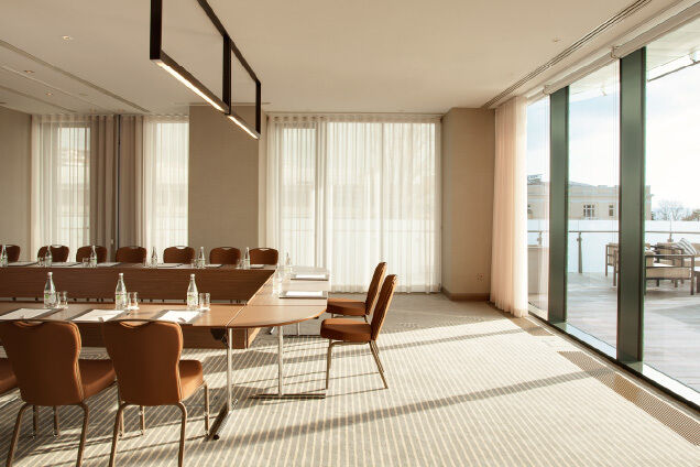 Салоны М1 и М2