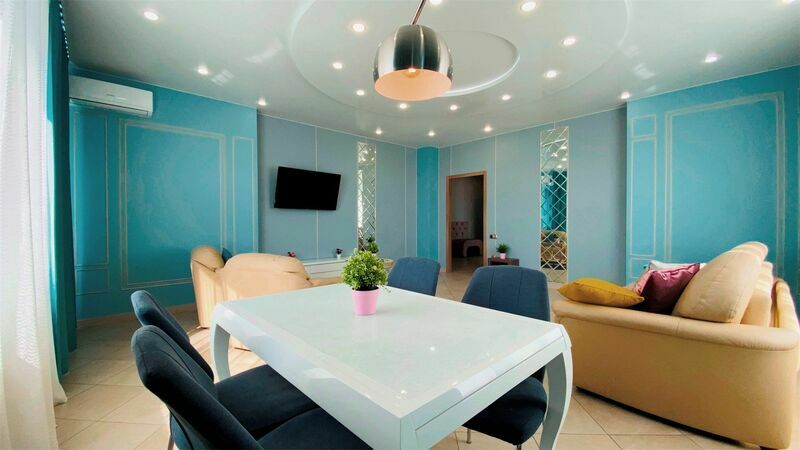 Апартаменты 6-местный 3-комнатный (100 кв. м.)