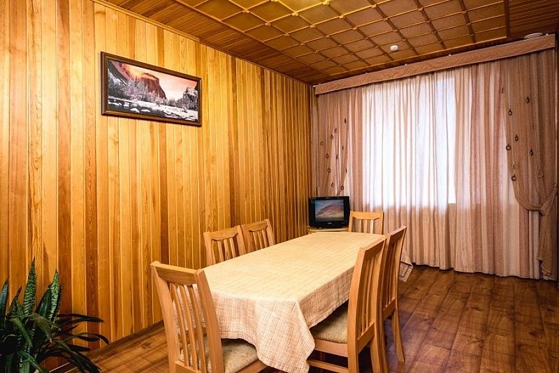 Люкс 2-местный 3-комнатный (с джакузи)