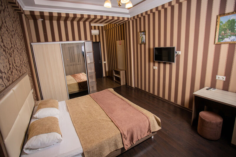 Стандартный 3-местный (вид во двор)