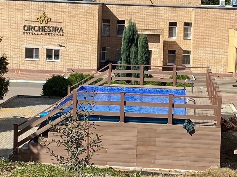 Открытый подогреваемый бассейн