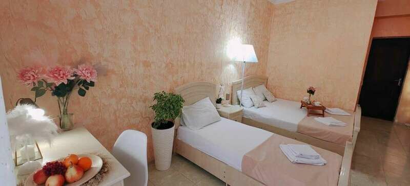 Комфорт 5-местный (боковой вид на море)