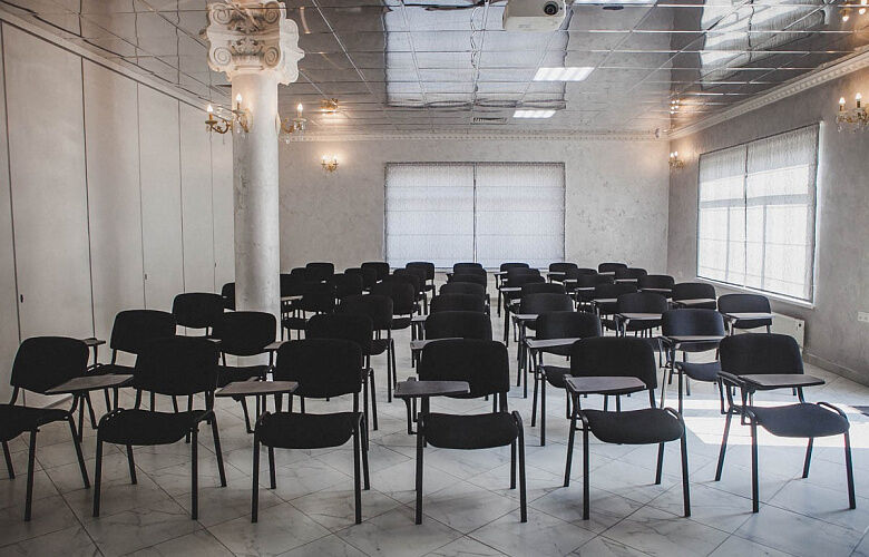 Средний зал