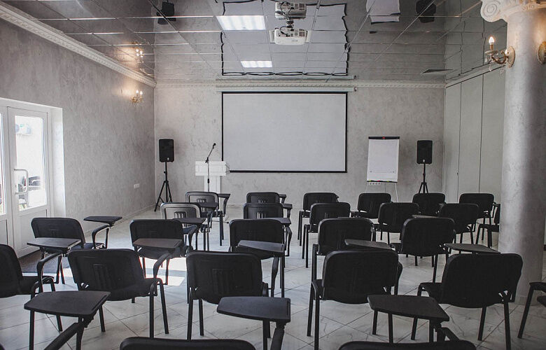 Средний зал