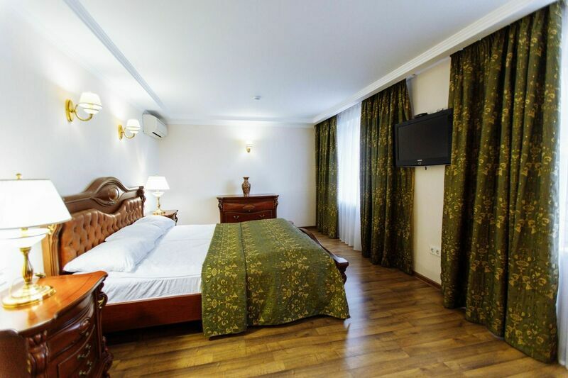 Люкс 2-местный 2-комнатный (Посольский)