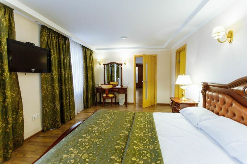 Люкс 2-местный 2-комнатный (Посольский)