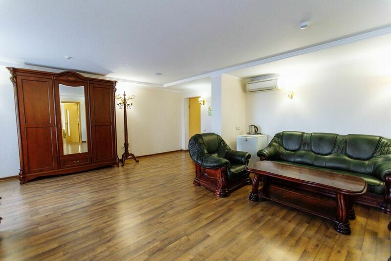 Люкс 2-местный 2-комнатный (Посольский)