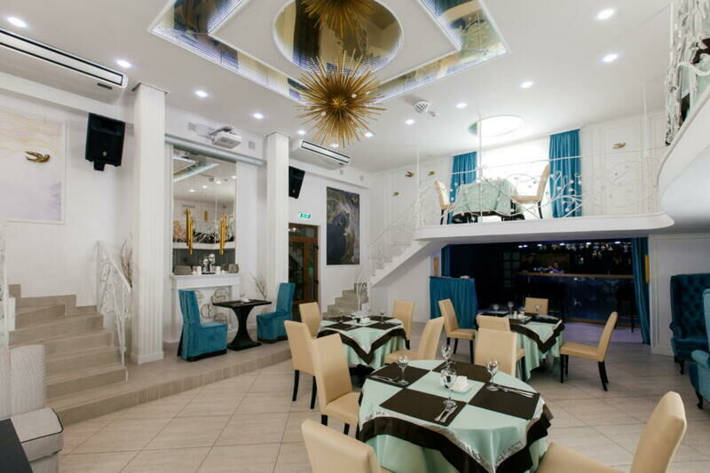 Основной зал