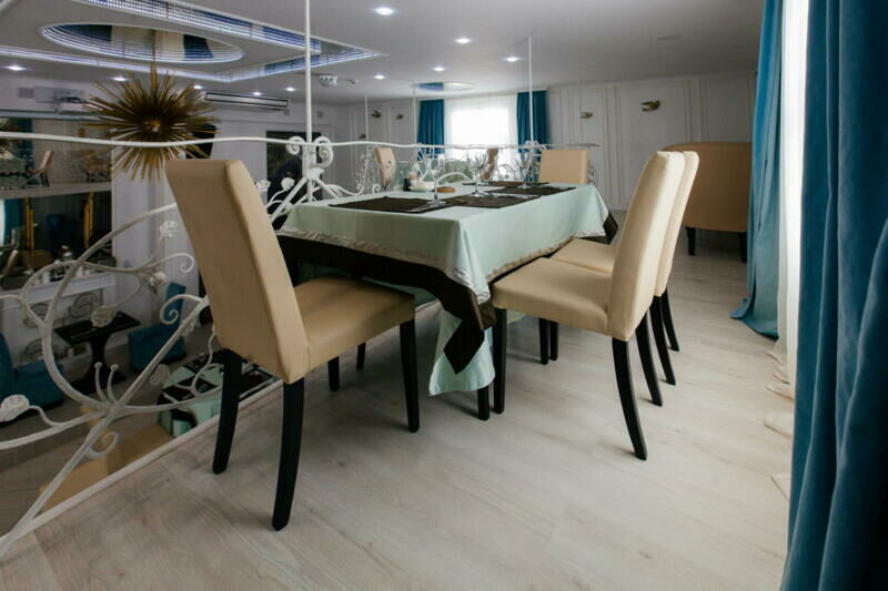 Основной зал