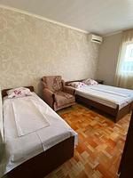 Четырехместный Стандартный номер с балконом, Мини-отель У Светланы, Лоо