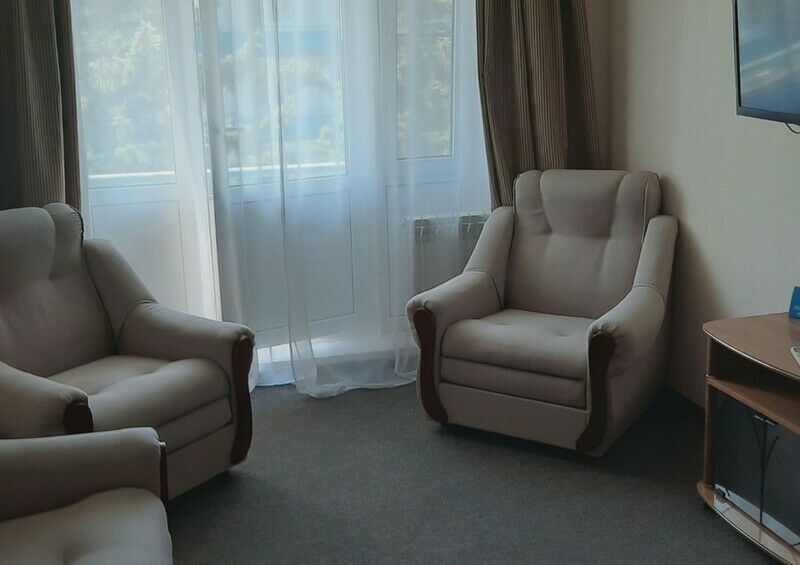 Джуниор сюит 1-местный 2-комнатный (корпус 1)