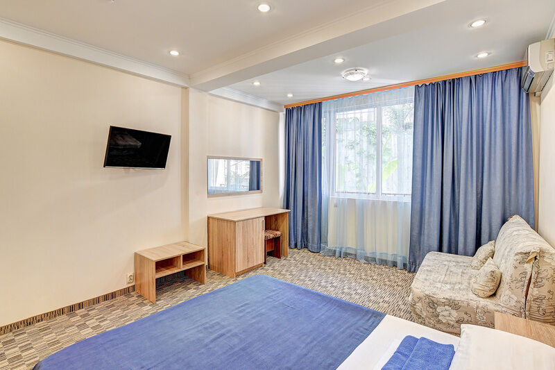 Стандартный 3-местный (с балконом, корпус 1,2)