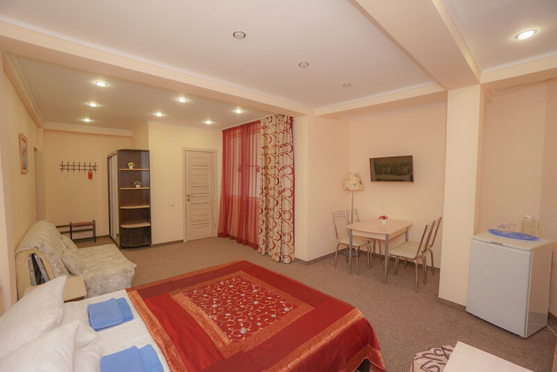 Стандартный 3-местный (с балконом, корпус 1,2)